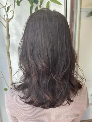 セミロング インナーカラー🩵 角田紗雪のヘアスタイル