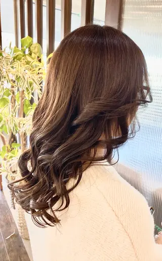 セミロング 鈴木 千恵子のヘアスタイル
