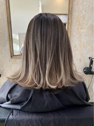 セミロング カラー Tsuyoki .のヘアスタイル