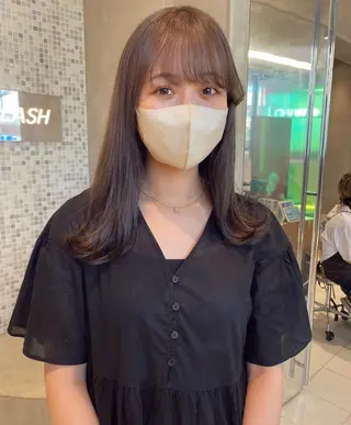 ミディアム ボブ/ハイトーン REINAのヘアスタイル