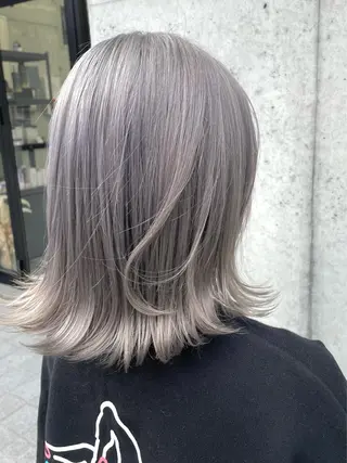 ショート カラー Blonde nagoya sakae所属・岡留 愛美のヘアスタイル
