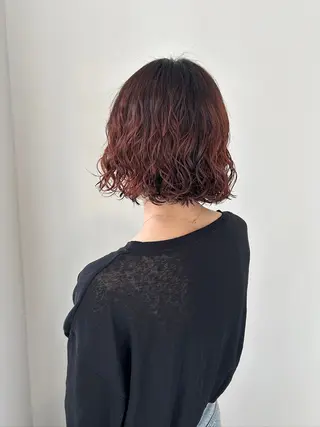 ミディアム カラー パーマ ENIF ツキのヘアスタイル