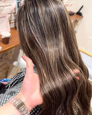 ロング ハイトーン/ ダブルカラー/透明感のヘアスタイル