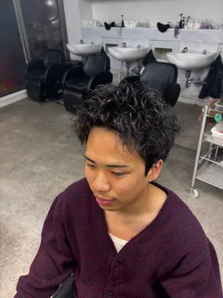 ショート パーマ メンズ 原宿スパイラルパーマ 波巻きパーマ/隼士のヘアスタイル