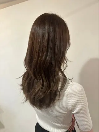 ロング カラー 伊藤 桃花のヘアスタイル