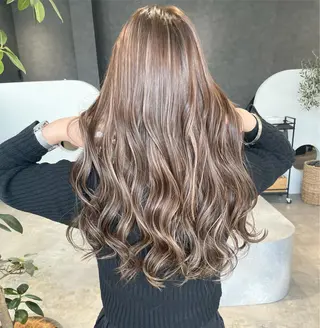 ロング 岸川 恭子のヘアスタイル