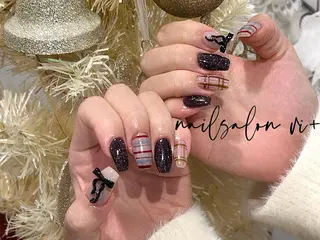 ネイル nailsalon vi+新人LiLiのネイルデザイン