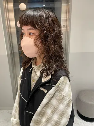 セミロング カラー パーマ satsuki 暖色・ブラウンカラーのヘアスタイル