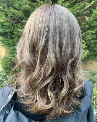 カラー Rina🪄 韓国風レイヤーcutのヘアスタイル