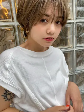 ショート コテ巻き/パーマ/艶 透明感/荻原凜太郎のヘアスタイル