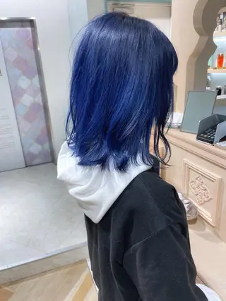 ミディアム カラー 栗原 瑠世のヘアスタイル