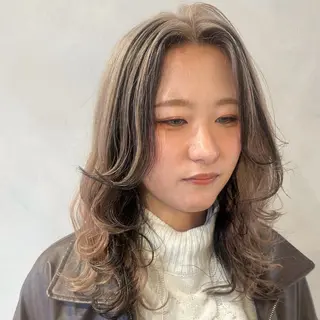 セミロング カラー デザインカラー/パー マ🦖外岡咲希🦖のヘアスタイル