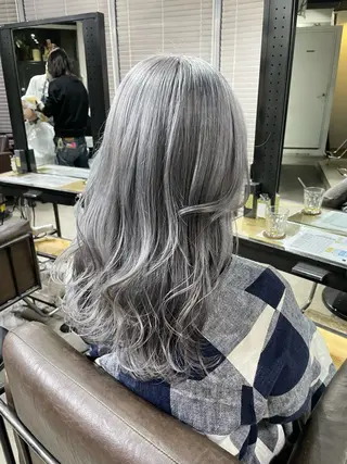 カラー ミルクティーベージュ ブリーチ🖤サヤカのヘアスタイル