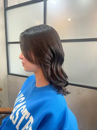 ミディアム 栗本 陽香/顔周りレ イヤー/透明感カラーのヘアスタイル