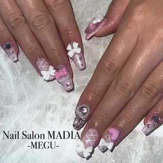 ネイル MADIA藤沢所属・MADIA MEGUのネイルデザイン