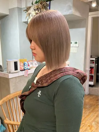 ミディアム カラー akane .のヘアスタイル