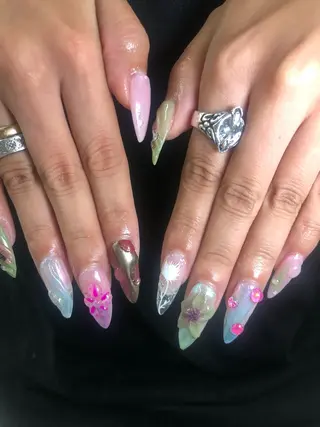 ネイル MARUCHU SAE👽のネイルデザイン