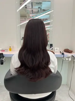 ロング 🤍赤みなしカラー 🤍saaka🤍のヘアスタイル
