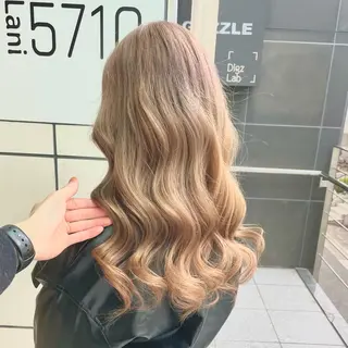 ミディアム カラー ヘアアレンジ 🧸ハイトーン🧸 ゆっきー🧸のヘアスタイル