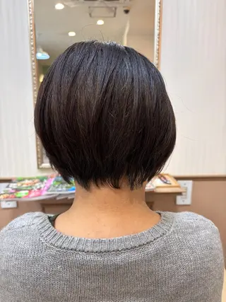 ショート シンセティックヘアデザイン所属・吉井 愛のヘアスタイル