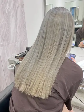 ロング カラー 艶ハイトーン🔆 ️️️安座間 希のヘアスタイル