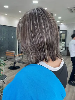 ミディアム カラー 德本 奈名美のヘアスタイル