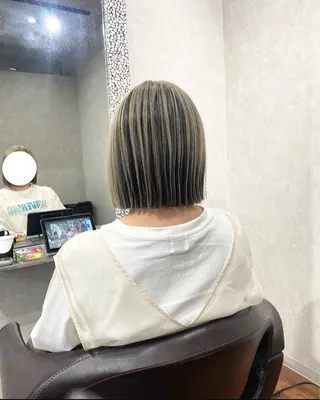 ミディアム _White所属・ＳＨＩ ＺＵのヘアスタイル