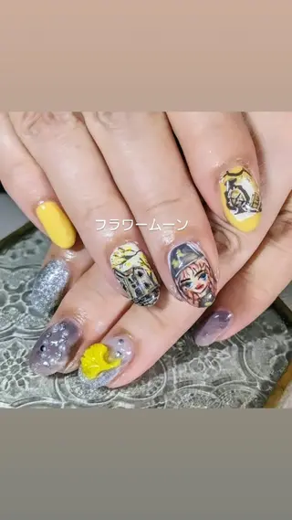 ネイル フラワー ムーンのネイルデザイン