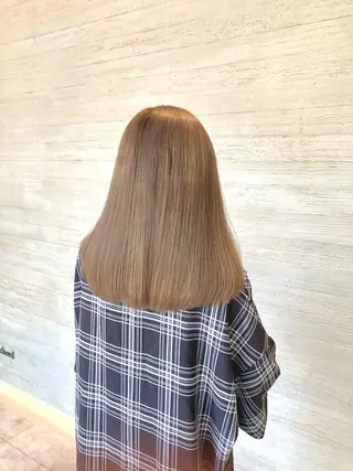 セミロング カラー サキ🤍ハイトーン 🩰くびれ巻きヘアのヘアスタイル