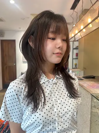 セミロング YUI ☪︎/ウルフ レイヤー/ハイトーンのヘアスタイル
