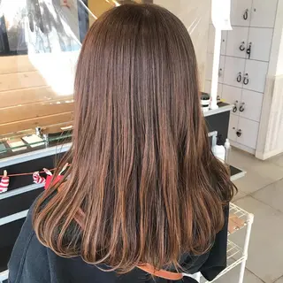 セミロング カラー スナコザワ レナのヘアスタイル