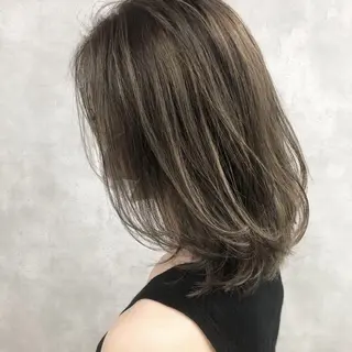 ミディアム カラー universe tokyoのヘアスタイル