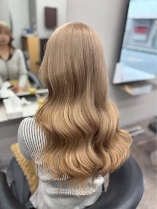 ロング カラー ブリーチ🩵レイヤー Maho🐻‍❄️のヘアスタイル