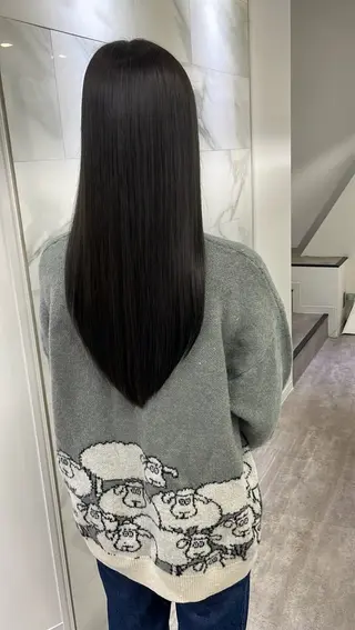 セミロング soigné 表参道【ソワネ】所属・🖱️透明感カラー ×髪質改善Rikyuのヘアスタイル