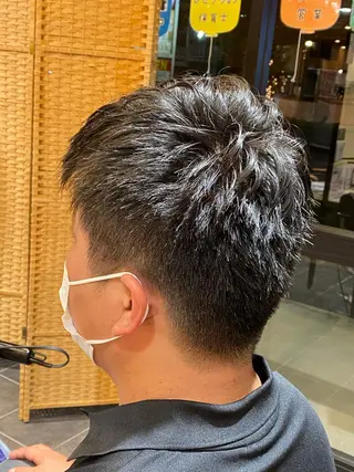 パーマ メンズ 尾崎 優也のヘアスタイル