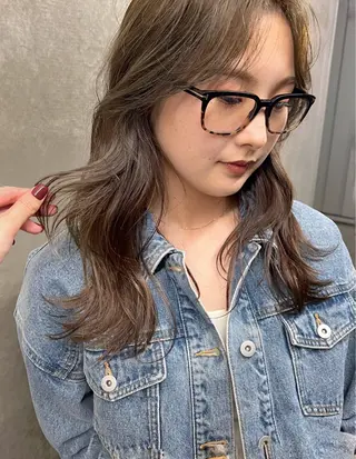 セミロング カラー 小林 美咲のヘアスタイル