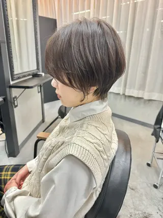 ショート カラー 井本翔太.髪質改善. ベージュ.グレージュのヘアスタイル