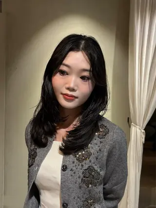カラー 🌷花屋併設🌷 岡本明日実のヘアスタイル