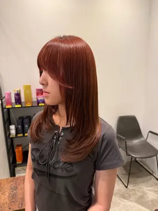 セミロング 川口　開世　カット パーマ　ブリーチのヘアスタイル