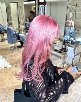 セミロング 抜きっぱなしブロンド ササキカズマのヘアスタイル