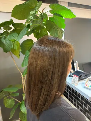 カラー 伊藤 杏奈のヘアスタイル