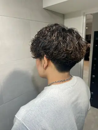 ミディアム パーマ メンズ je suis heureuse所属・ハイライトカラー 🌀ゆい❣️のヘアスタイル