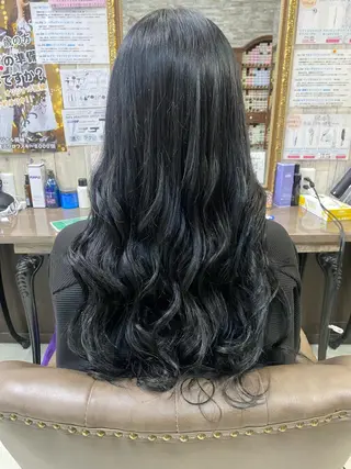 セミロング 土屋朱理/ ハイトーンカラーのヘアスタイル