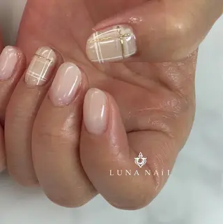 ネイル アトリエ　ミモザ所属・いまむら あかりのネイルデザイン