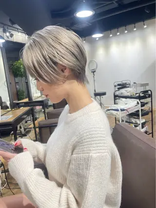 ショート ブリーチ✨ハイライト 透明感カラー/アヤノのヘアスタイル