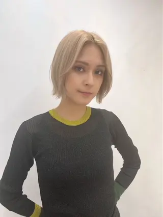 ミディアム 笑　璃  🎀／ ワンカラー／縮毛矯正のヘアスタイル