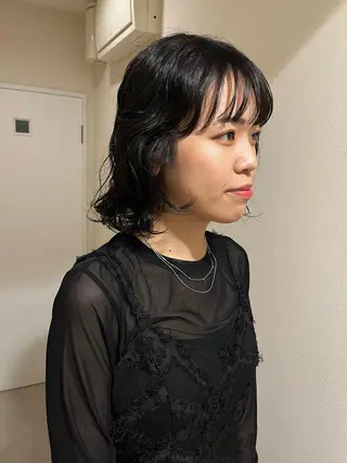 ミディアム パーマ pu+on. nailworks所属・fuyumi / ニュアンスネイルのネイルデザイン