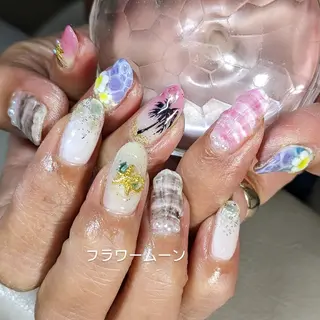 ネイル フラワー ムーンのネイルデザイン