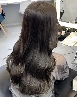 カラー londnaitre 乙川友杏のヘアスタイル