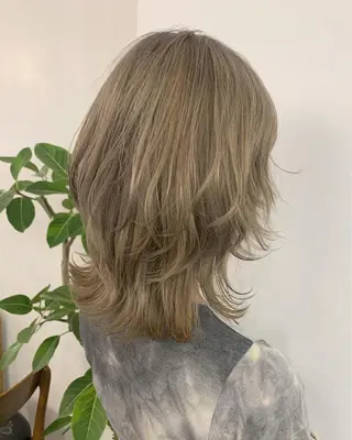 セミロング カラー SYS by fit /HONOKAのヘアスタイル